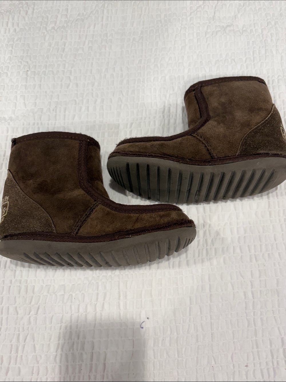 Ugg by Mortels Womens Suede/Sherpa Pull on Boots
Estimated size 5-6